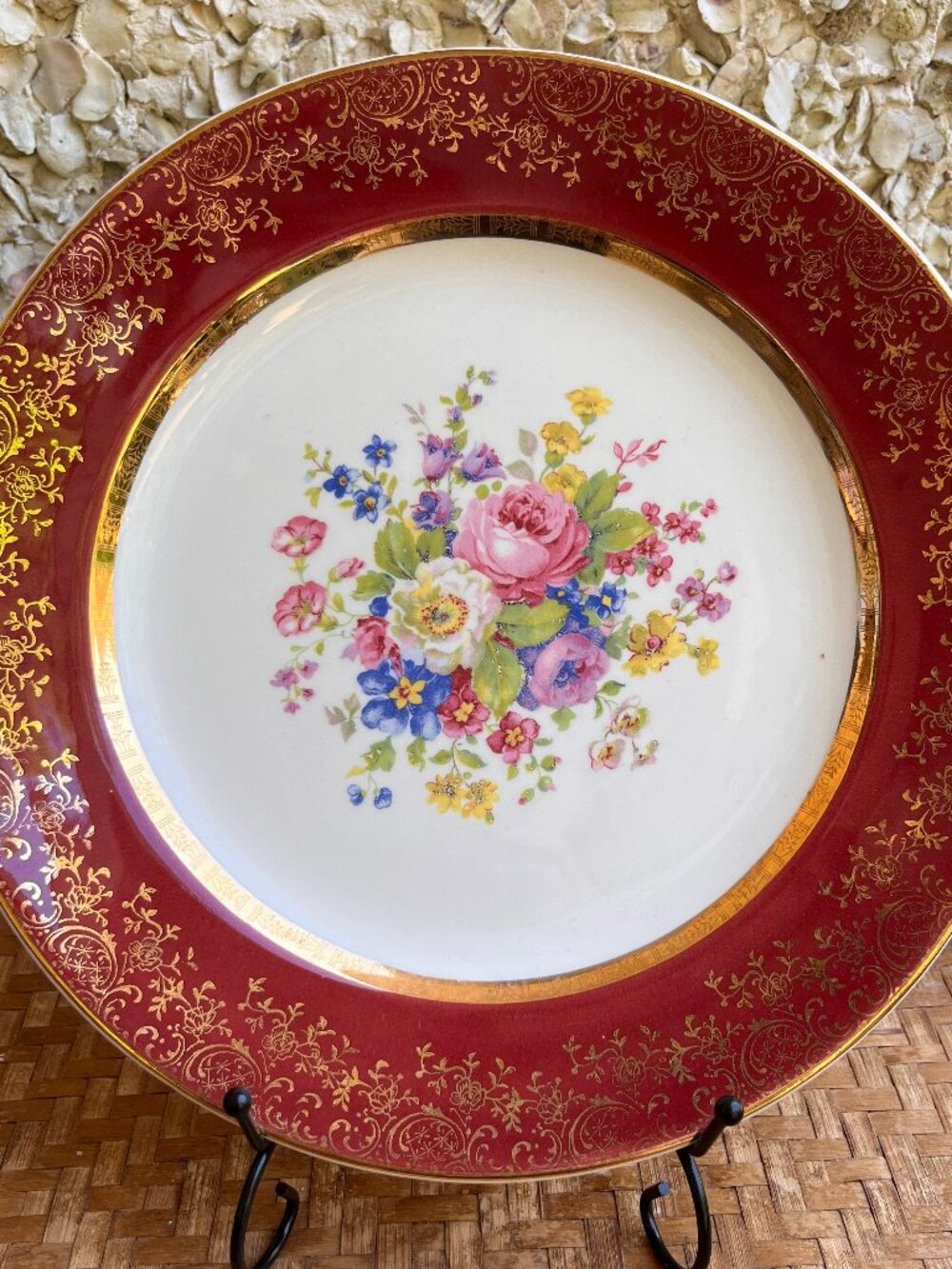 Salem Dinner Plate Aristocrat Maroon (Floral Center)